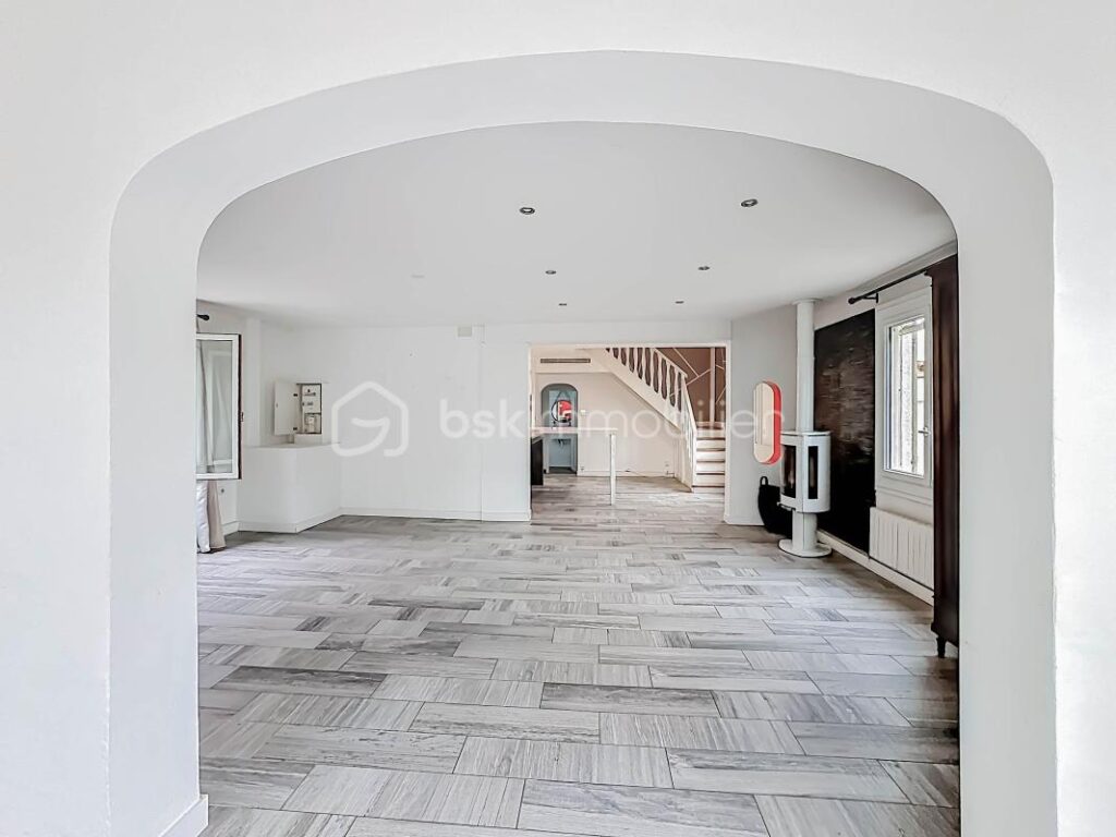 *** Villa T5 de 140m2 sur un terrain de 550m2 avec piscine et vue étangs à PALAVAS *** – 5 pièces – 4 chambres – 140 m²