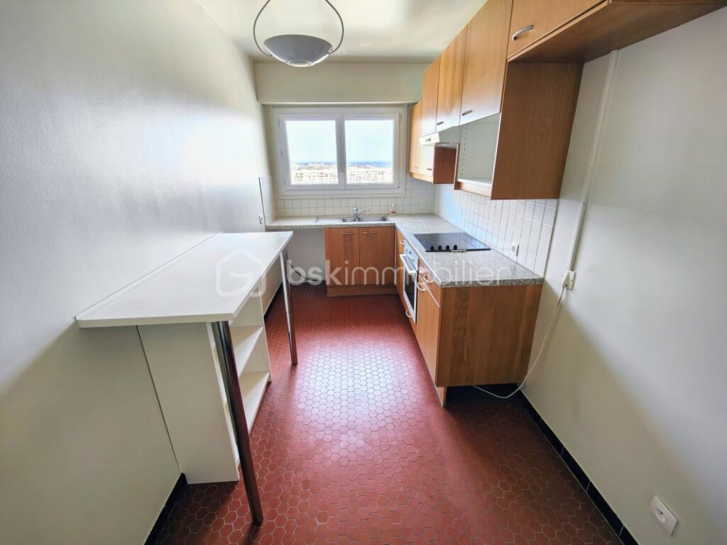 Appartement 98m2 – double balcon cave 2 pl parking – 5 pièces – 3 chambres – 96 m²