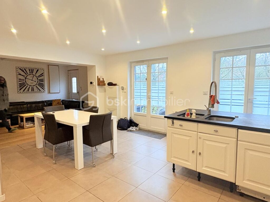 Maison familiale semi plain pied 148 m2 Libercourt – 7 pièces – 5 chambres – 147 m²