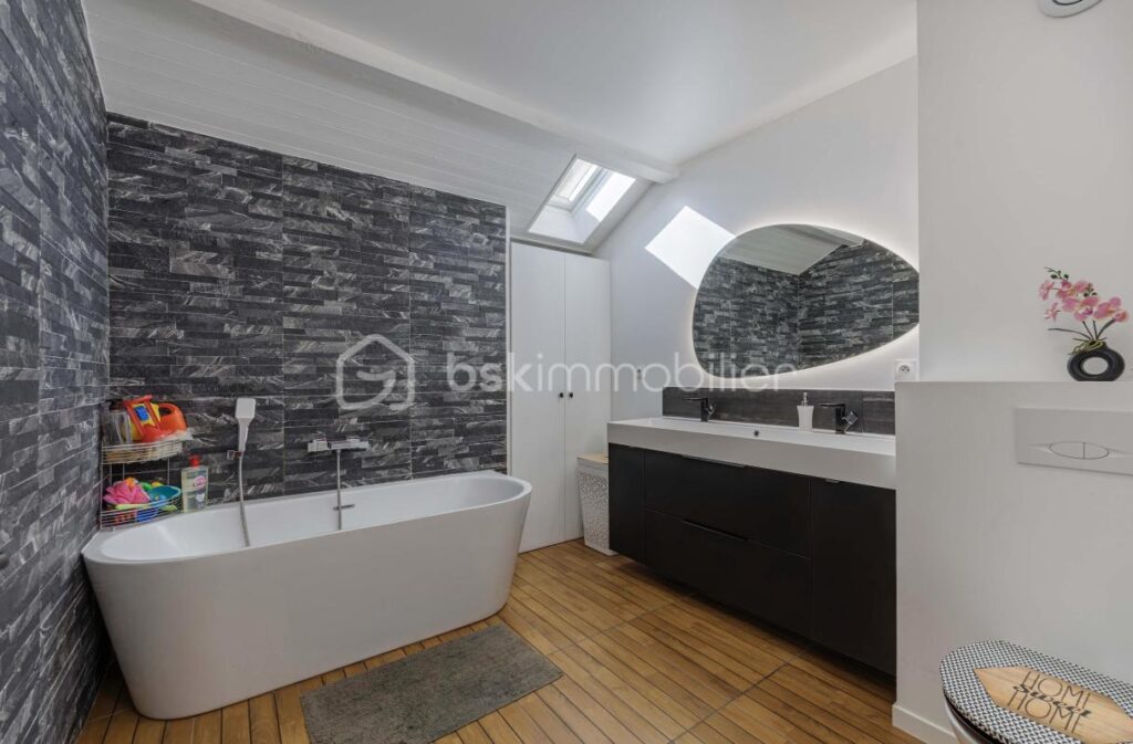 EXCLUSIVITE : APPARTEMENT DUPLEX DERNIER ETAGE ANNECY LE VIEUX 143 M2 – 7 pièces – 5 chambres – 143 m²