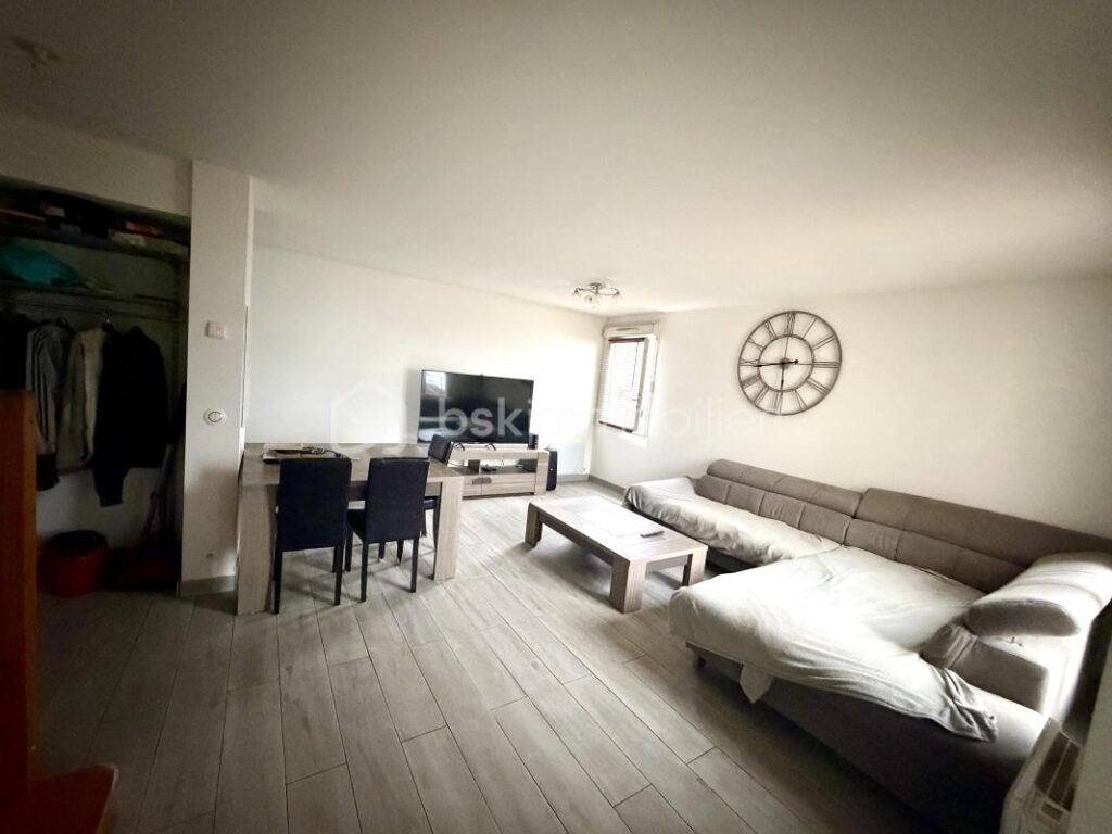 EN EXCLUSIVITÉ – DUPLEX AVEC GRANDE TERRASSE ET DOUBLE GARAGE – 4 pièces – 3 chambres – 77 m²