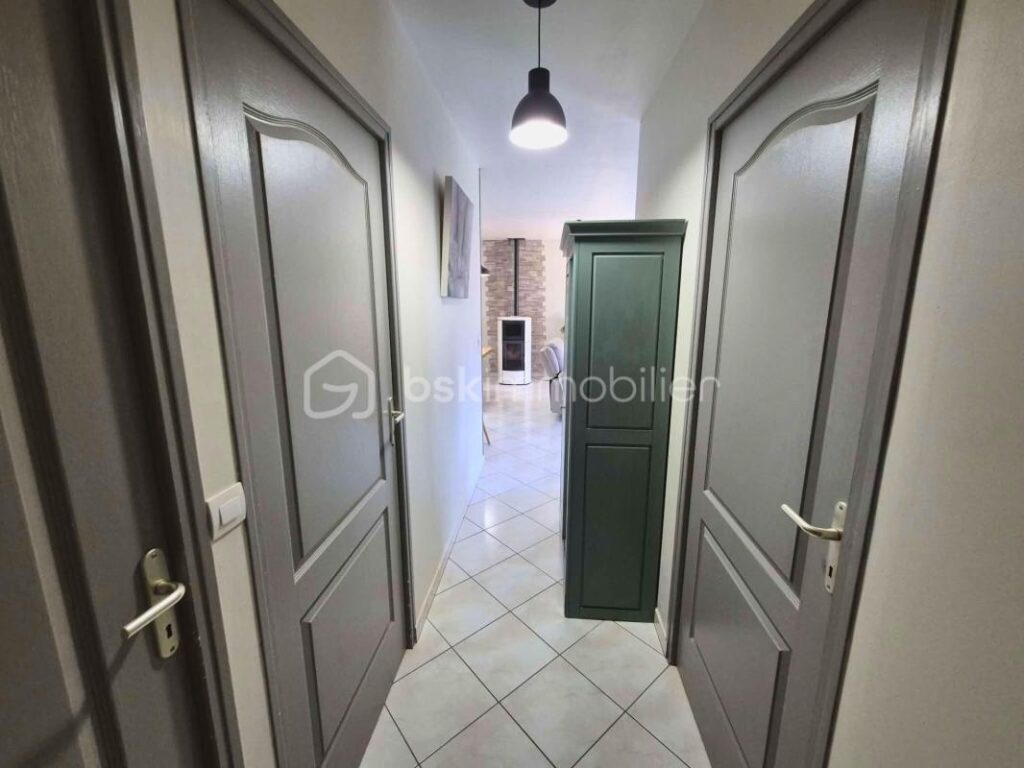 Maison individuelle 137m2, clé en main – Autonomie de plain‑pied – Vue sur étang – Terrain 860 m2 clos & garage – Aucun travaux – 4 pièces – 3 chambres – 137 m²