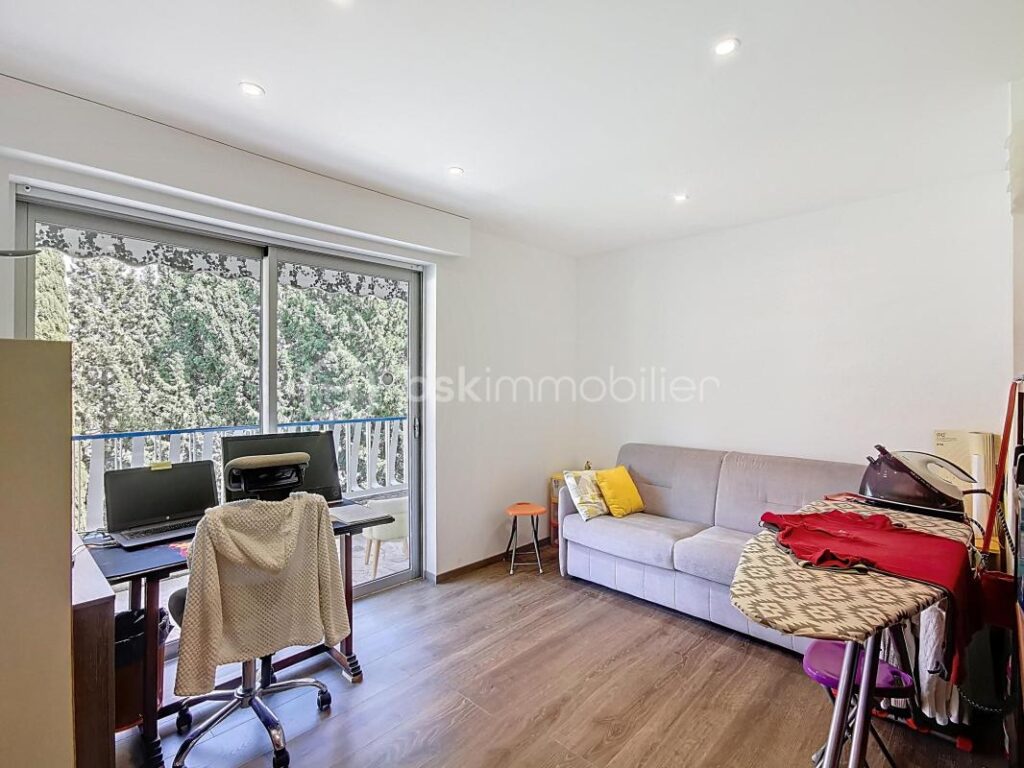 CANNES Stanislas – APPARTEMENT RÉNOVÉ 95M² AVEC VUE MER – DOUBLE GARAGE – 3 pièces – 2 chambres – 94 m²