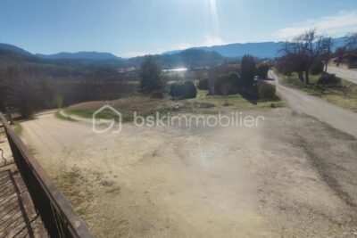 Grande maison avec garage, 2 logements et 530 m² de terrain constructible – 14 pièces – 9 chambres – 290 m²