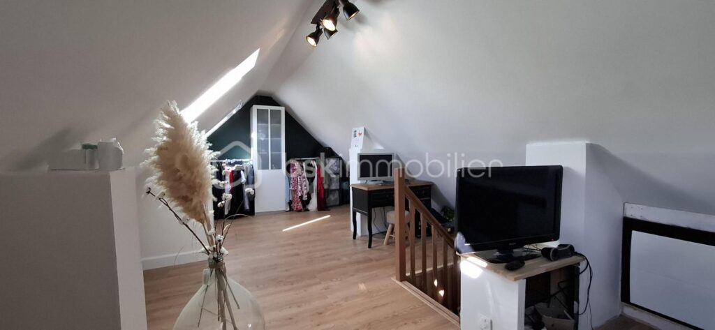 Maison individuelle entièrement rénovée, 4 chambres, garage – 5 pièces – 4 chambres – 136 m²