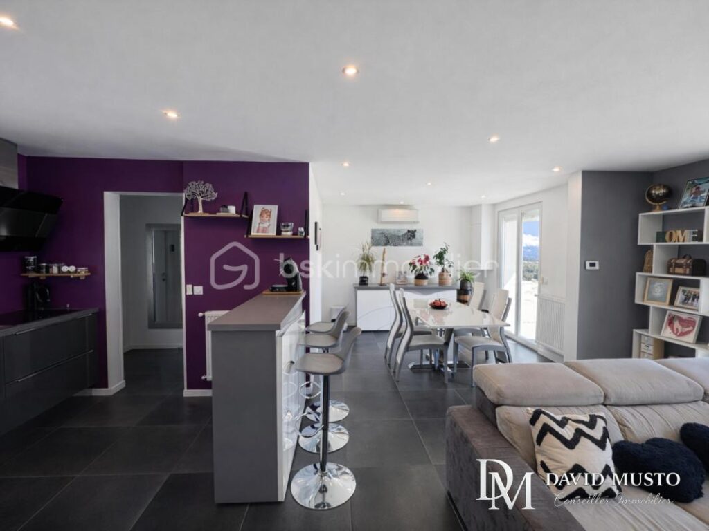 Maison Plain-Pied Lumbin – 5 pièces – 3 chambres – 108 m²