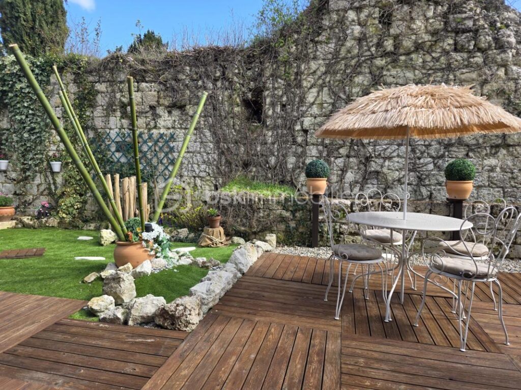 PROPRIETE DE VILLAGE EN PIERRE-3 CHAMBRES-MEZZANINE-JARDIN-CLOITRE – 5 pièces – 3 chambres – 181 m²