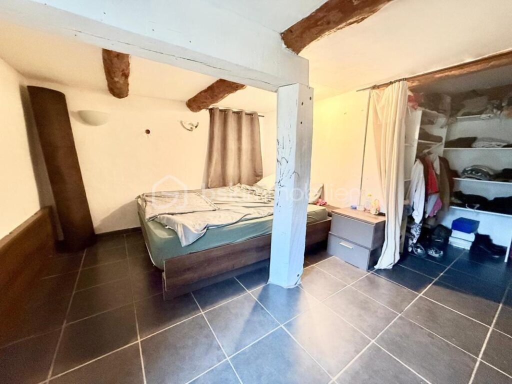 À VENDRE – VILLA 106 M² AVEC GARAGE + 2 APPARTEMENTS – À MEZEL – PRIX 338 000 € – 3 pièces – 2 chambres – 106 m²