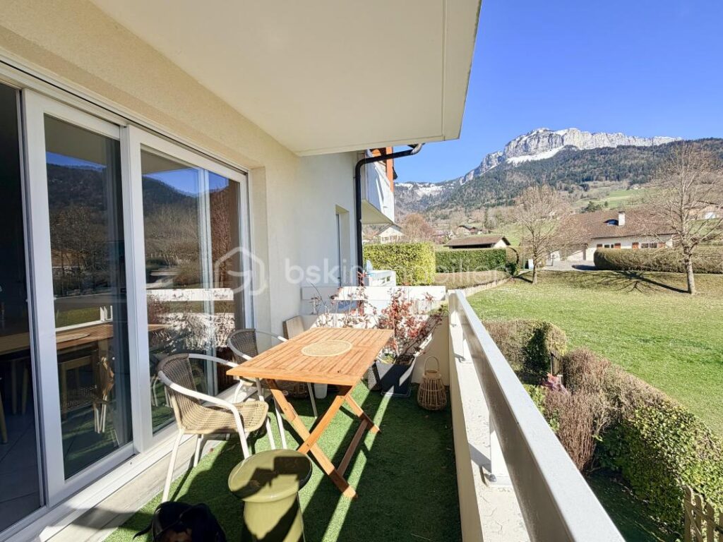 Appartement T2 avec balcon, cave et garage au centre de Villaz – 2 pièces – 1 chambre – 52 m²
