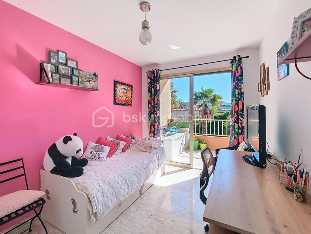 3P Cannes Croix des Gardes – Terrasse 19 m² – Piscine – Calme – Parking – 3 pièces – 2 chambres – 62 m²