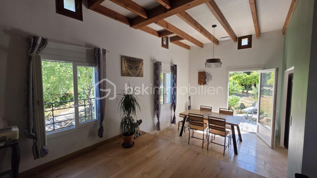 MAISON MONCAUT- 4 CHAMBRES-PISCINE- GARAGE – TERRAIN 3 HECTARES – 5 pièces – 4 chambres – 164 m²