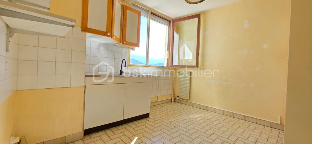 T3/T4 85M² L’OPPORTUNITÉ pour un projet de rénovation sur mesure – 4 pièces – 3 chambres – 83 m²