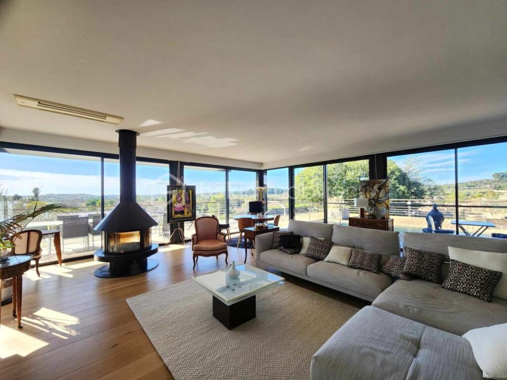 À Pézenas, superbe villa d’architecte – 3 pièces – 3 chambres – 180 m²
