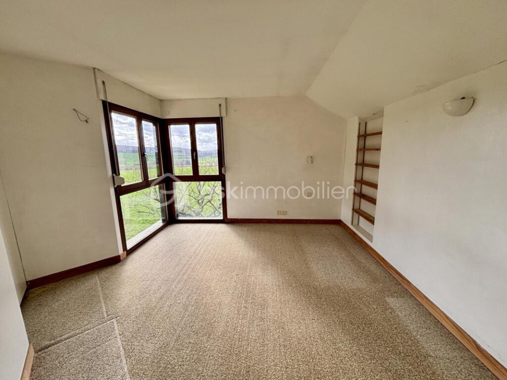 Belle maison T7 d’architecte à rafraîchir avec garage et jardin à Saint-Marceau – 7 pièces – 5 chambres – 165 m²