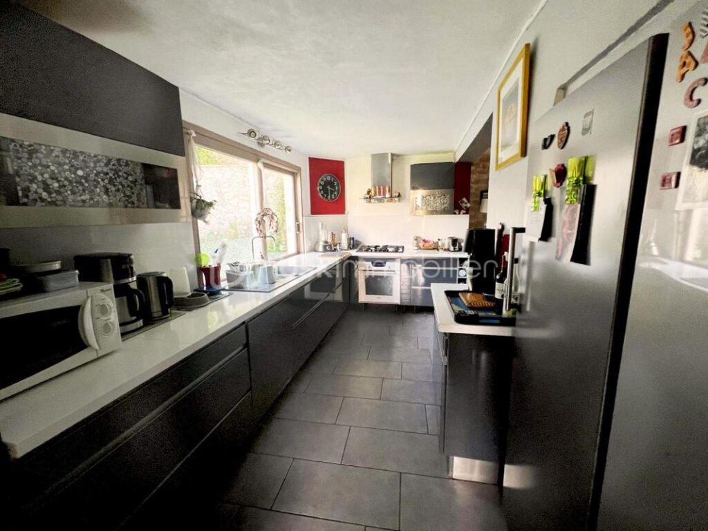 Maison de caractère de 130m2 sur jardin paysagé de 650m2 au Coeur du VEXIN – 7 pièces – 3 chambres – 130 m²