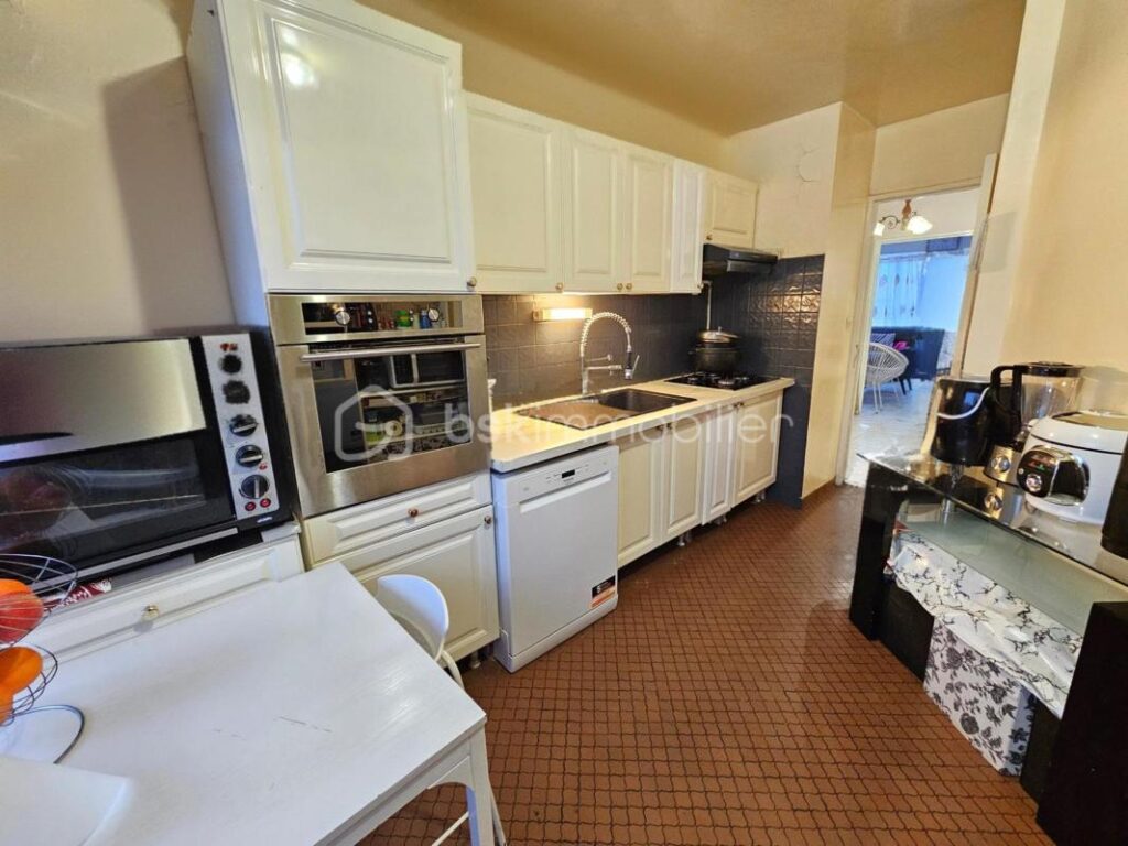 Appartement F4 82m² 3 chambres grand balcon 30m² triple exposition cave parking – 4 pièces – 3 chambres – 82 m²