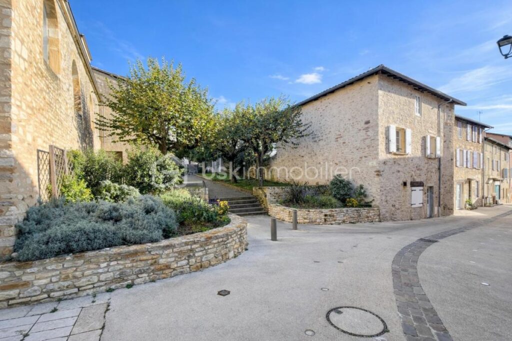 À vendre – Appartement de charme au cœur de Pommiers – 60m² – Vue vignes – 3 pièces – 2 chambres – 60 m²