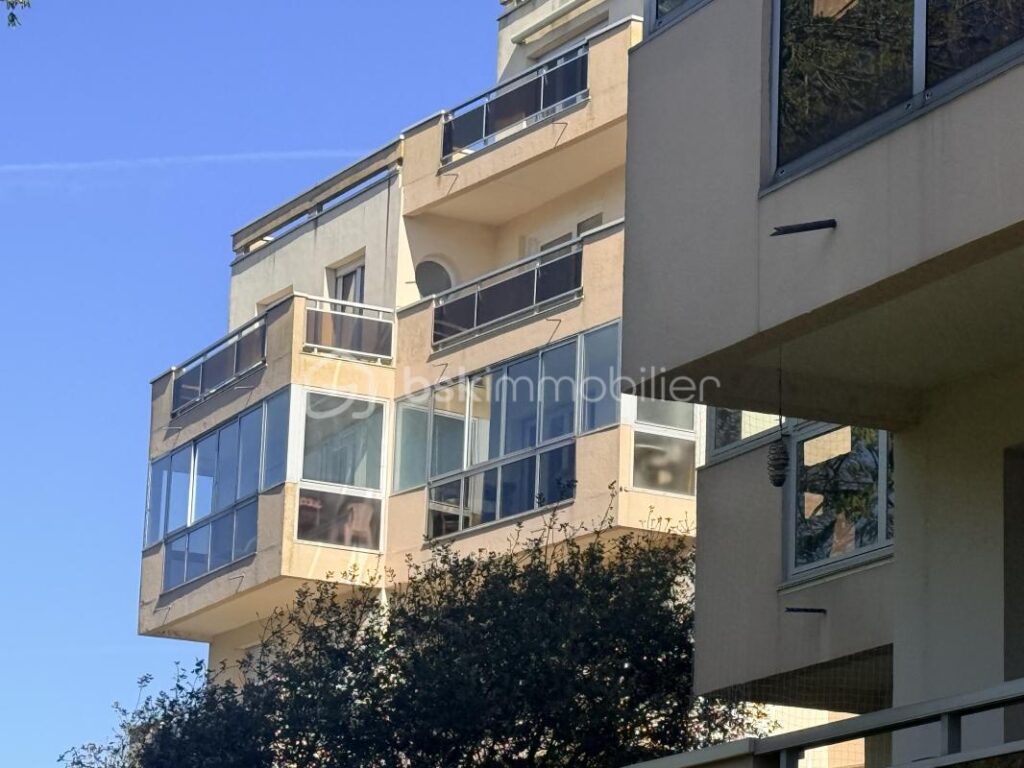 Appartement T2 – Dernier étage avec ascenseur – Vue mer 180° exceptionnelle – Paramé (Saint-Malo) – 2 pièces – 1 chambre – 41 m²