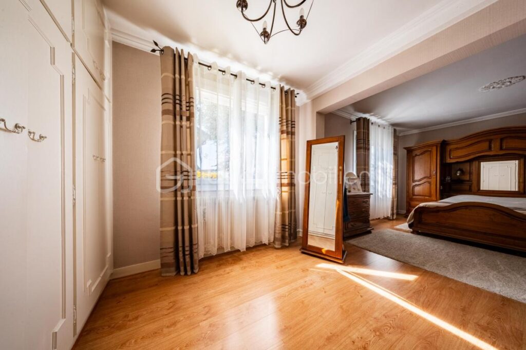Charmante maison avec piscine à vendre – Idéalement située ! – 5 pièces – 4 chambres – 120 m²