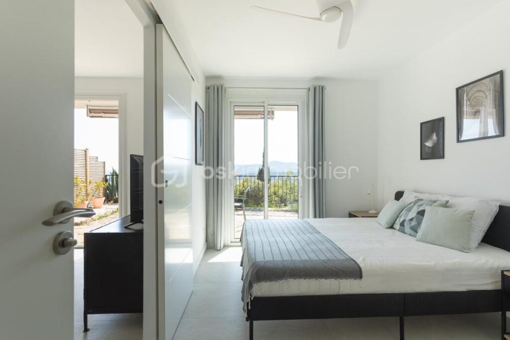 LE LAVANDOU – VUE EXCEPTIONNELLE – 2 pièces – 1 chambre – 36 m²