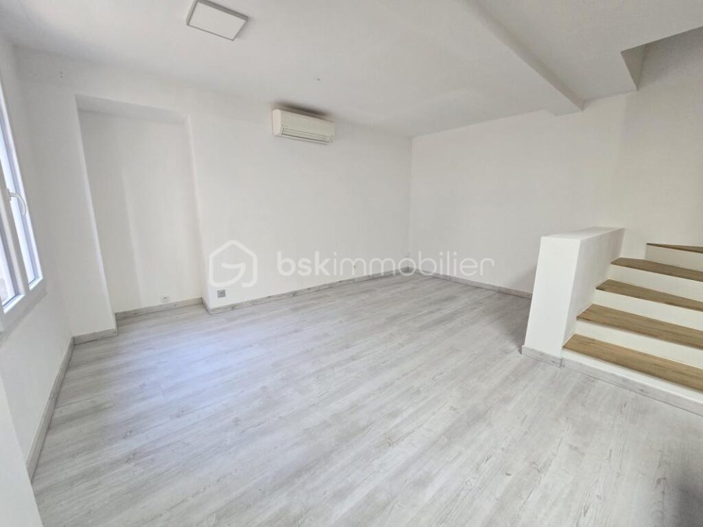 À VENDRE : Charmante maison de village à Cadenet – 4 pièces – 3 chambres – 75 m²