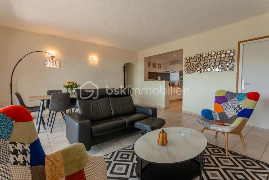 🌊 Villa d’Exception avec Vue Mer à Agay – 260 m² habitables | 1370 m² de terrain 🌴 – 8 pièces – 5 chambres – 260 m²