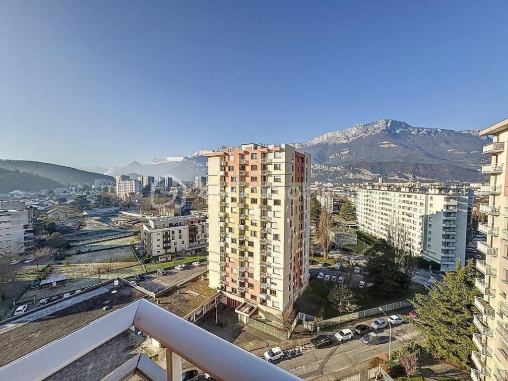 T4 de 83 m² avec balcon –12ème étage sur 14 étages – vue dégagée sans vis-à-vis – 4 pièces – 3 chambres – 83 m²