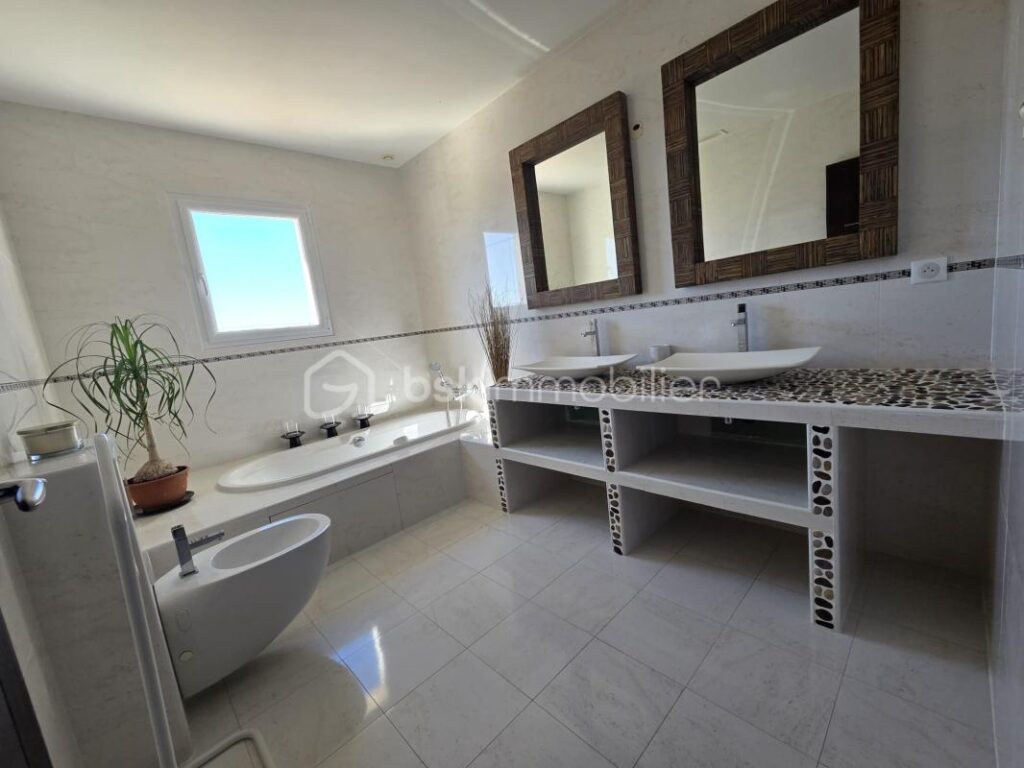 Villa d’exception avec vue imprenable sur les Pyrénées – 7 pièces – 5 chambres – 250 m²