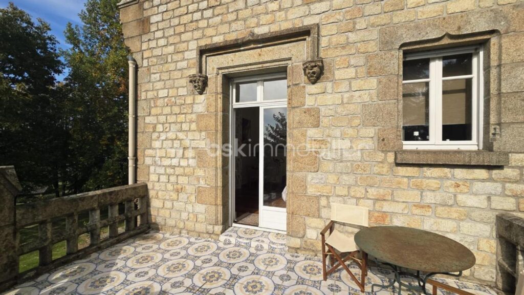 Demeure de caractère aux portes de Fougères – Bien rare sur le marché – 12 pièces – 5 chambres – 353 m²