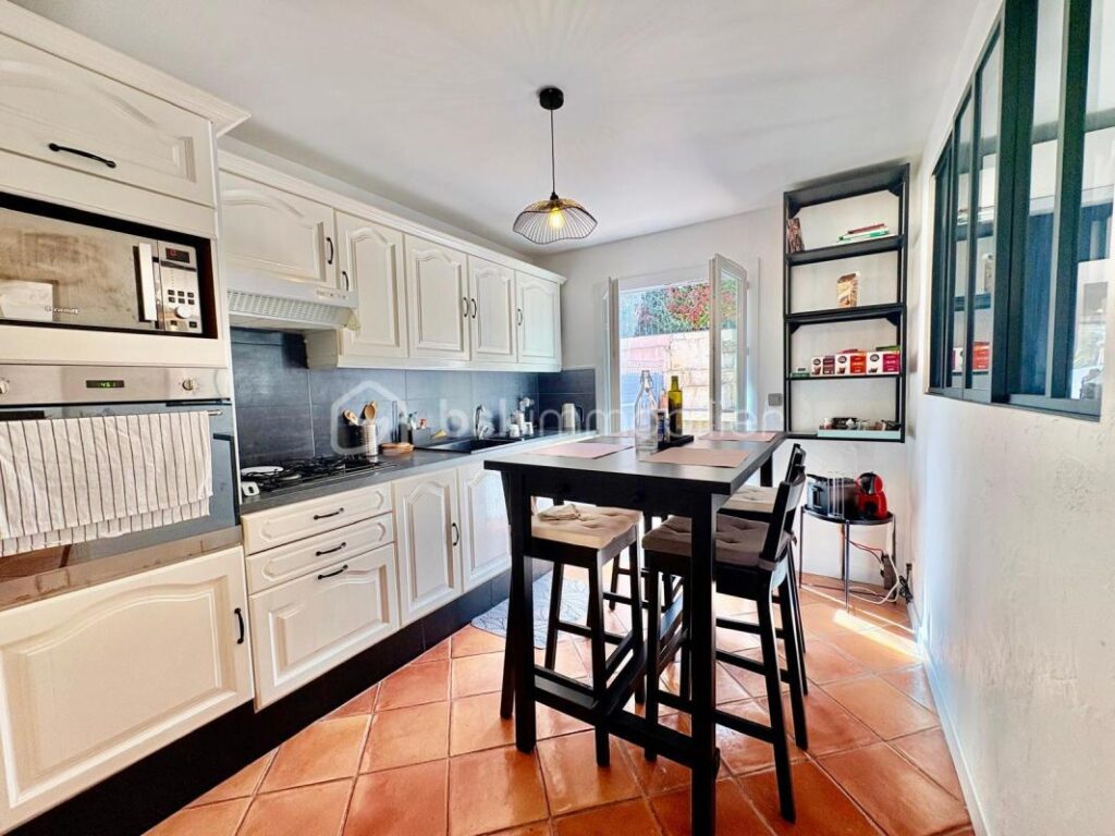 MAISON FAMILIALE 3 CHAMBRES – GARAGE + STATIONNEMENT PRIVE – AUCUN TRAVAUX – LA GAUDE -LA BARONNE – PROCHE NICE – 4 pièces – 3 chambres – 86 m²