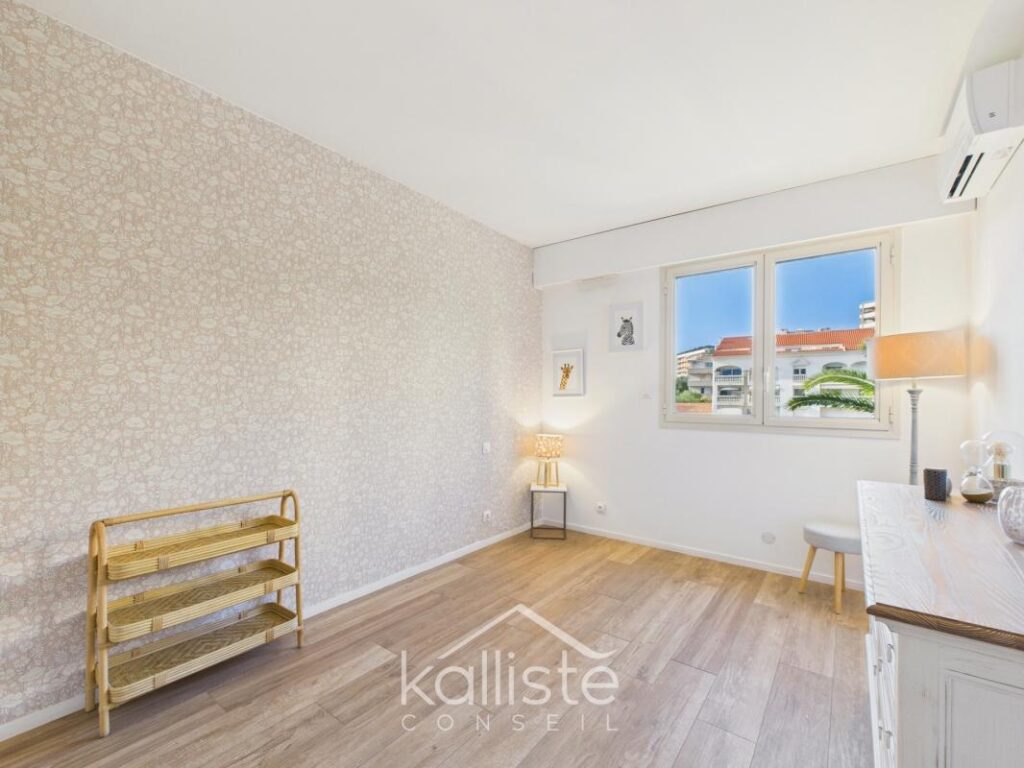 Appartement T5 131.87 m² de standing avec terrasse et garage – Ajaccio – 5 pièces – 4 chambres – 131 m²