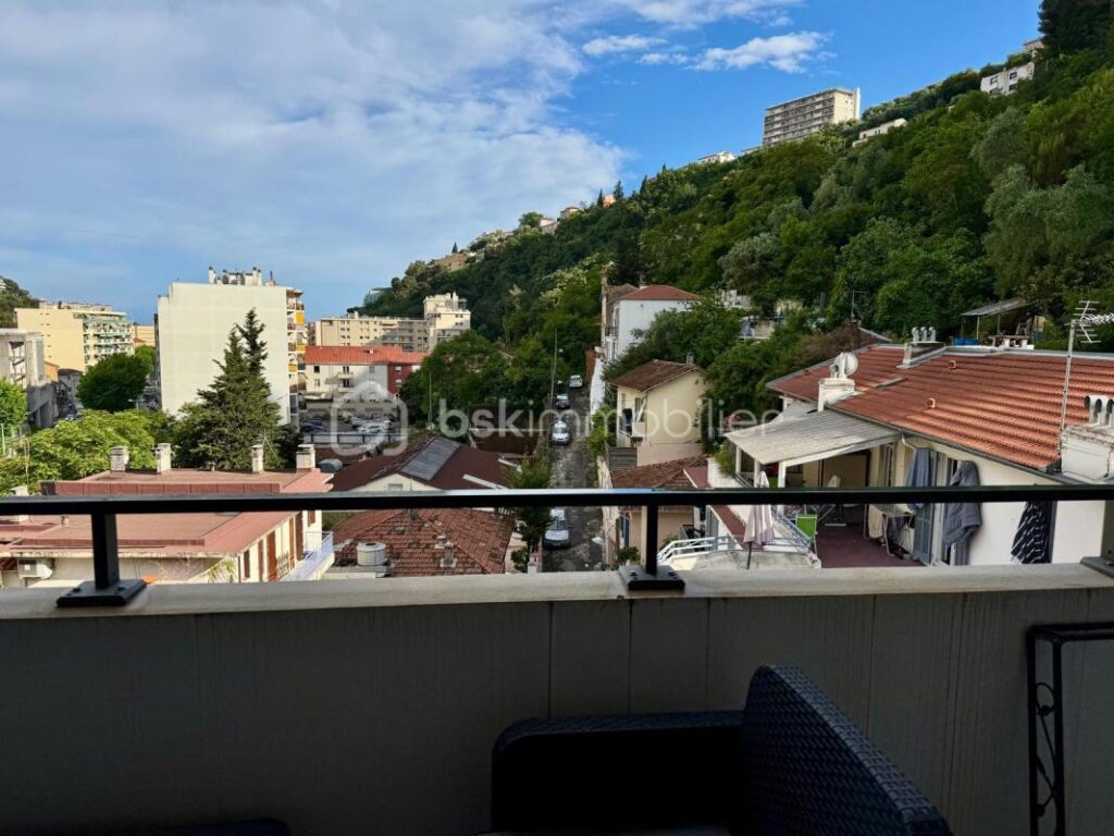 2 pièces dernier étage terrasse vendu loué – 2 pièces – 1 chambre – 40 m²