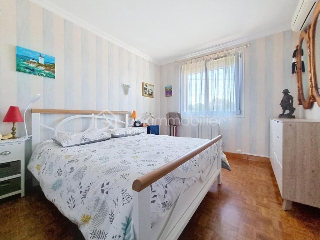 MAISON avec sous-sol total et piscine – 5 pièces – 4 chambres – 126 m²