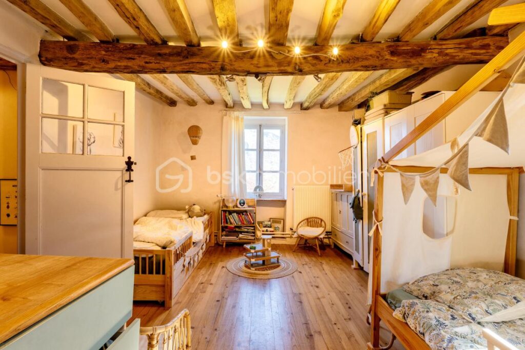 Maison de caractère de 170m2 sur un terrain de 2370m2 – 6 pièces – 4 chambres – 168 m²