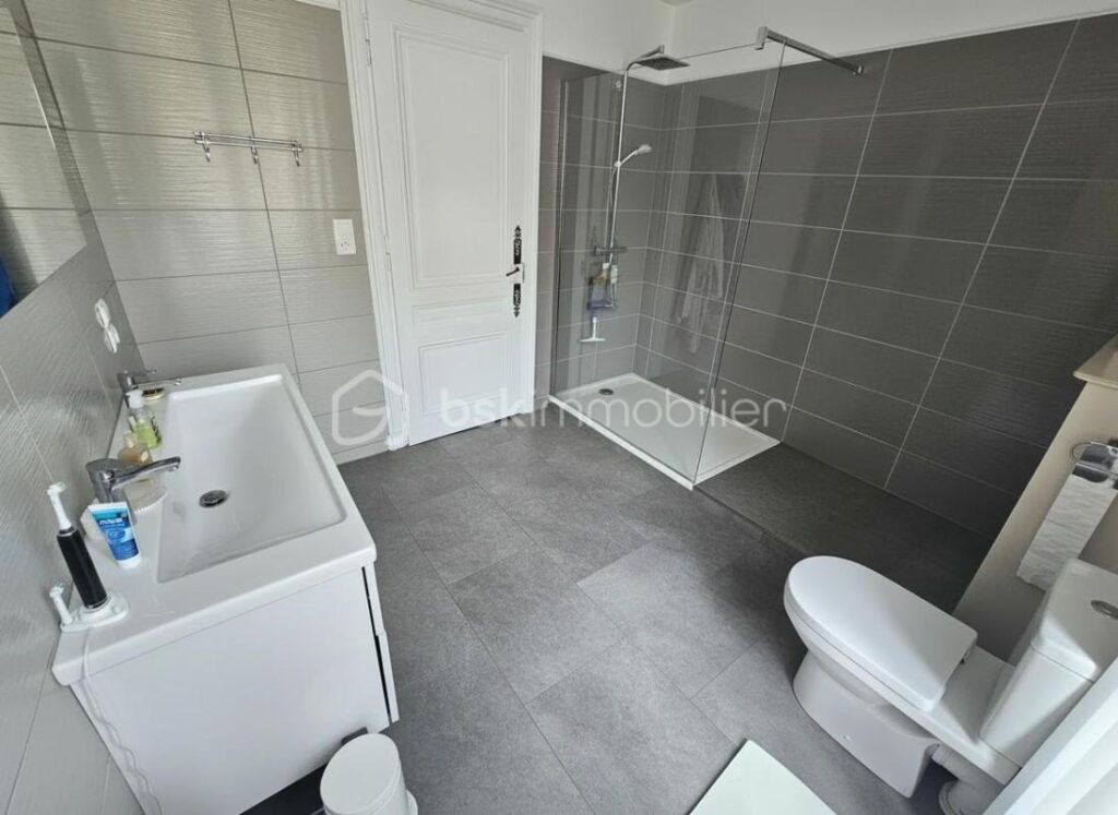 Propriété de caractère avec vue Loire – Bien d’exception – 9 pièces – 6 chambres – 270 m²