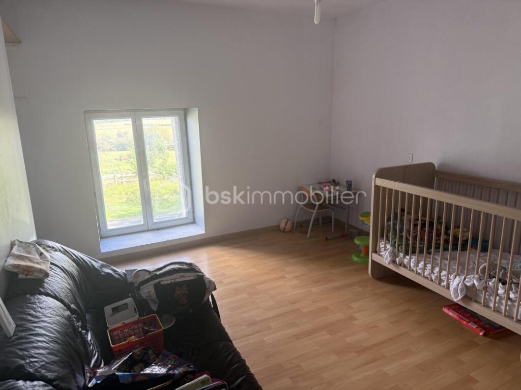 Maison à fort potentiel à la campagne – 5 pièces – 3 chambres – 131 m²