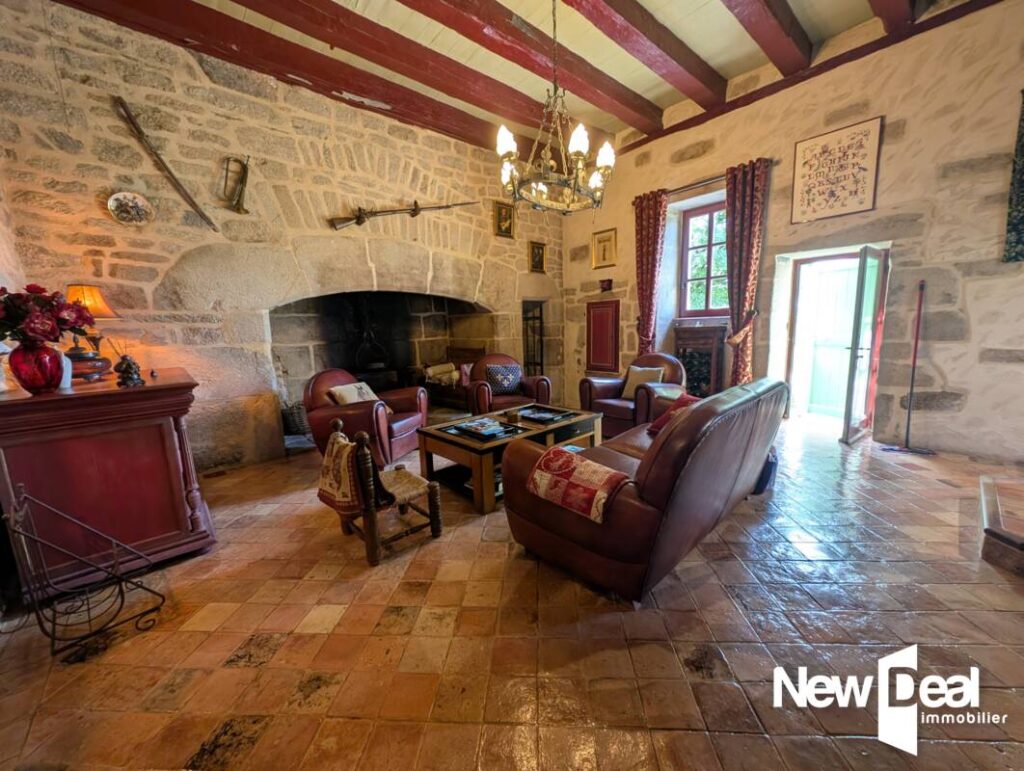 Propriété de charme en pierre – 290 m² – vue dominante – cadre d’exception – 10 pièces – 4 chambres – 230 m²