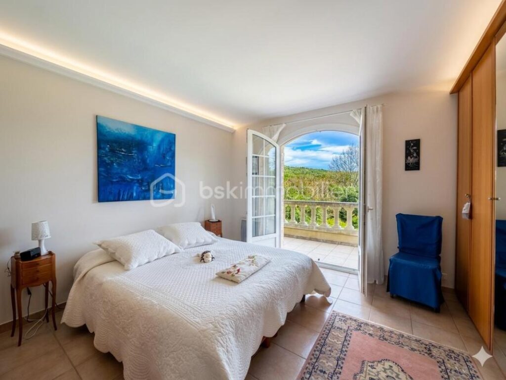 Propriété d’exception 5 chambres piscine terrain de 6800 m2 – 6 pièces – 5 chambres – 174 m²