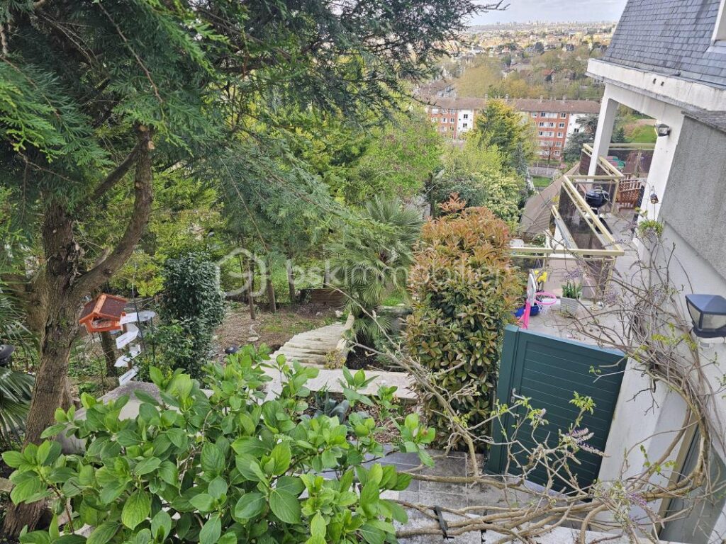 Champigny-sur-Marne (Coteaux) : Un potentiel brut avec vue sur la Tour Eiffel – 4 pièces – 3 chambres – 76 m²