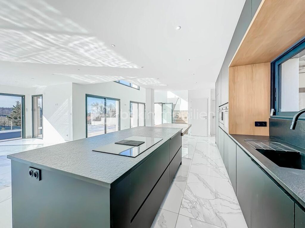 *** SUBLIME VILLA CONTEMPORAINE DE 198M2, AVEC PISCINE ET GARAGE *** – 6 pièces – 4 chambres – 198 m²