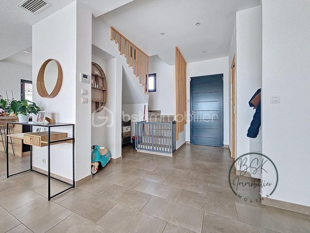 VILLA MODERNE AVEC GARAGE, PISCINE ET VUE CAMPAGNE À COLOMBIERS – 4 pièces – 2 chambres – 103 m²