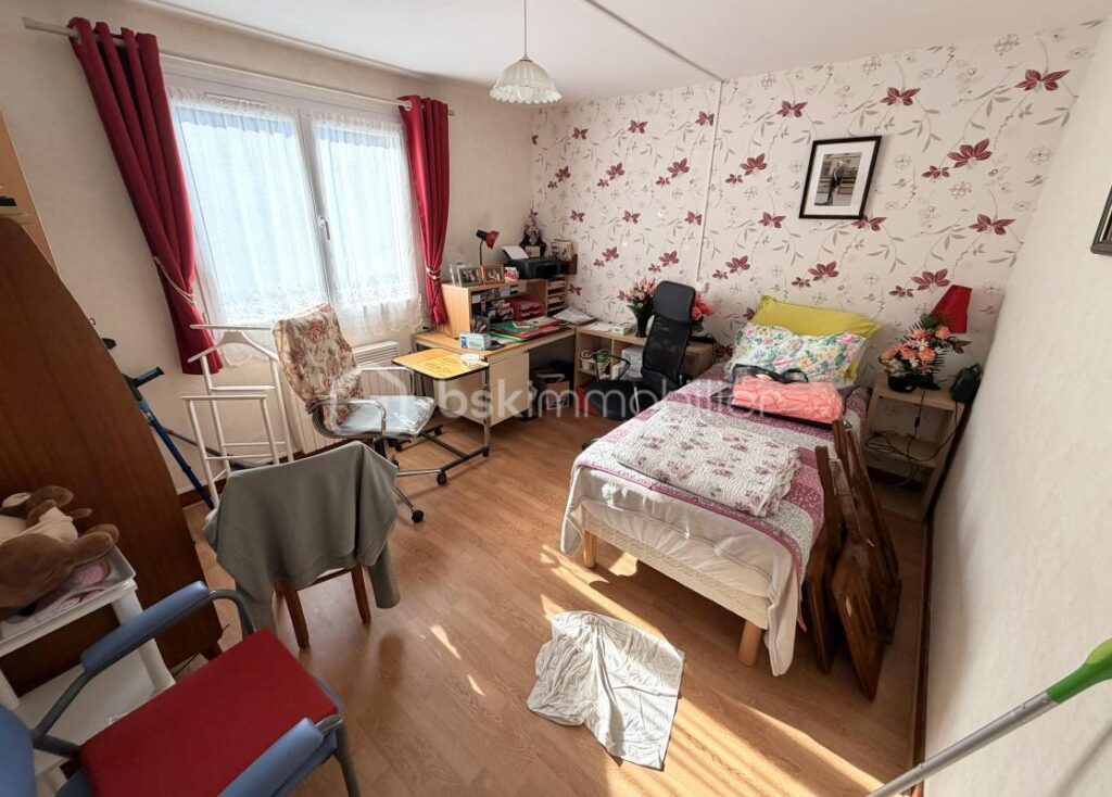 Maison avec garage – autonomie de plain pied et sous sol complet – 8 pièces – 6 chambres – 170 m²