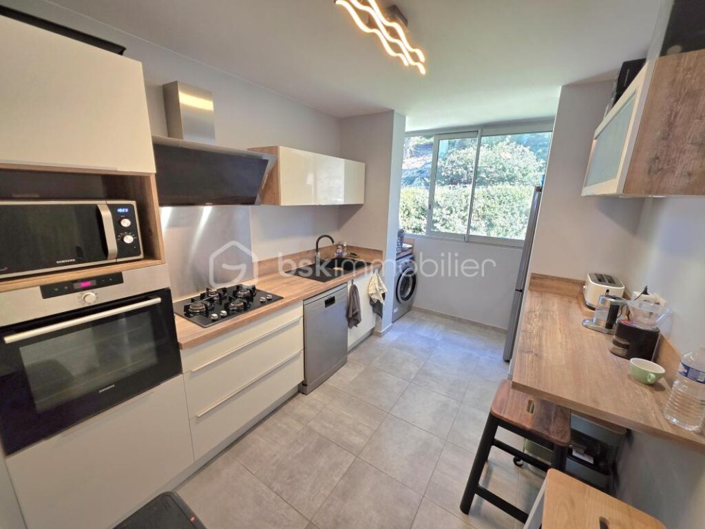 Superbe 2 pièces rénové – Dernier étage – Vue mer panoramique – 2 pièces – 1 chambre – 47 m²