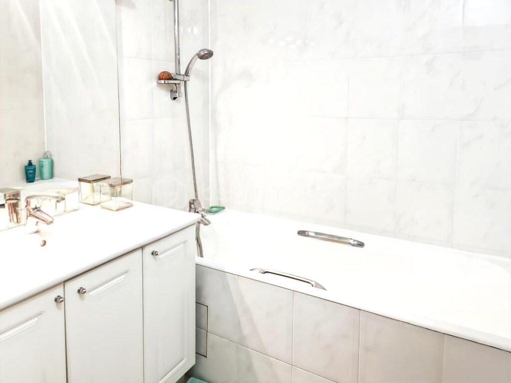 Versailles Clagny – Appartement 4 pièces – 86,74 m² – 2ᵉ étage avec ascenseur – balcons – parking – 4 pièces – 2 chambres – 87 m²