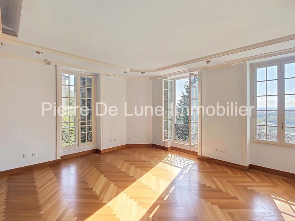 Propriété de caractère avec vue panoramique – 10 pièces – 4 chambres – 426 m²