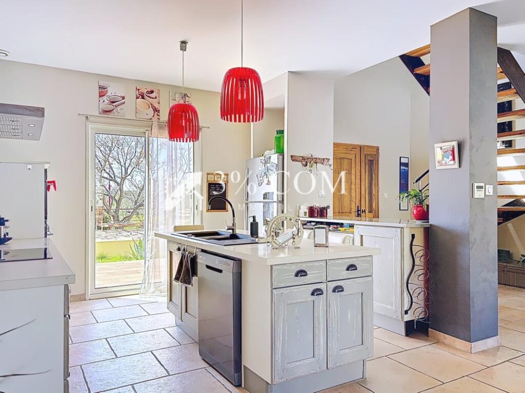 Villa contemporaine d&rsquo;architecte – 7 pièces dans un cadre na – 7 pièces – 4 chambres – 157 m²