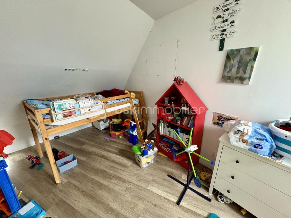 Grande maison familiale à la campagne – 6 chambres – Piscine couverte – Terrain avec dépendances – 10 pièces – 6 chambres – 205 m²