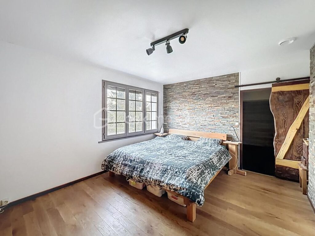 Maison Briarde de Caractère • 173 m² habitables • 2 200 m² de terrain • Entièrement rénovée – 7 pièces – 5 chambres – 173 m²