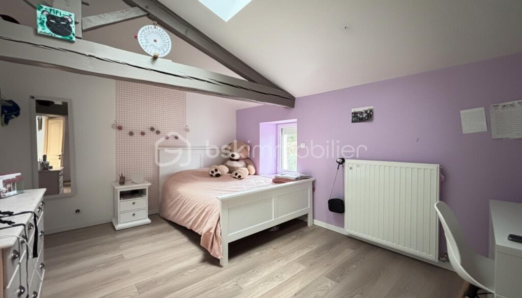 Longère avec vue dur la vallée – 6 pièces – 3 chambres – 200 m²