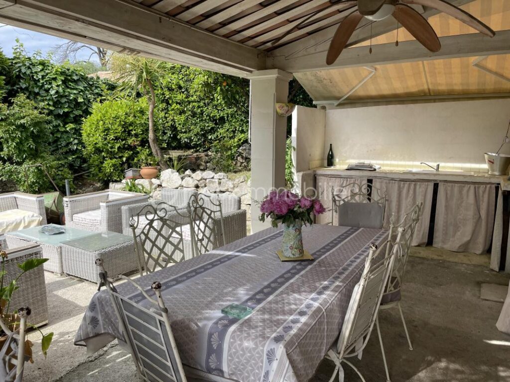 Maison d&rsquo;artiste à Saint Paul de Vence : un écrin de créativité et de sérénité – 7 pièces – 5 chambres – 312 m²